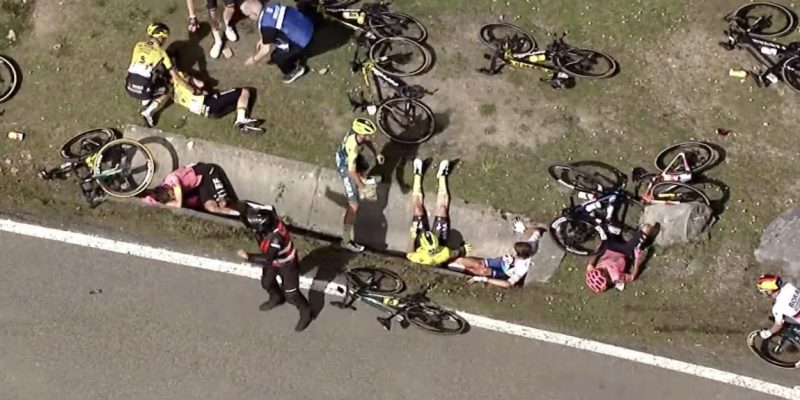 Grote en heftige valpartij met Vingegaard, Roglic en Evenepoel in Ronde van het Baskenland, rit geneutraliseerd