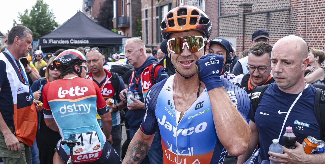 Dylan Groenewegen wint weer eens een sprint: “Voelde altijd vertrouwen van de ploeg”