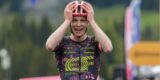 Giro 2024: Ontroerende beelden! Vader Steinhauser laat emoties de vrije loop na zege van zijn zoon