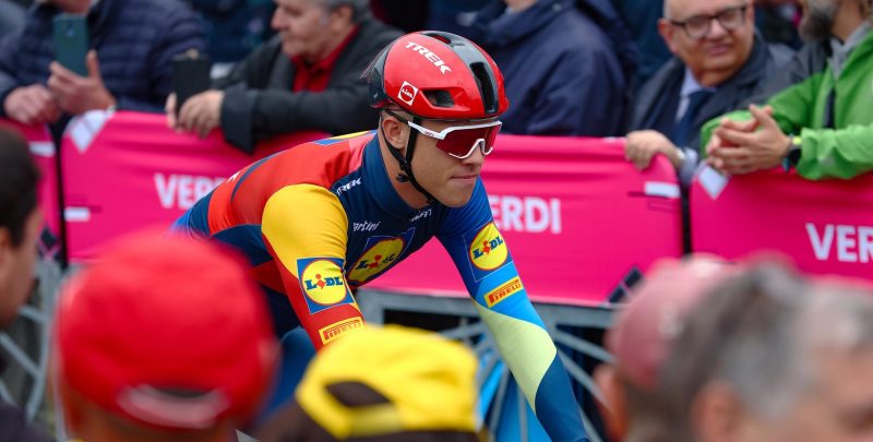 Jonathan Milan tweede in top-10 vol met klimmers: “Hele dag op mijn limiet”