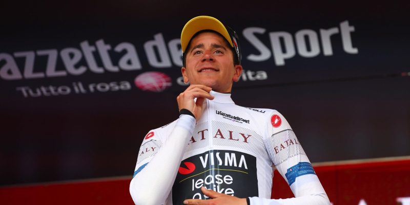 Cian Uijtdebroeks na opgave in Giro d’Italia: “Geen woorden kunnen mijn teleurstelling beschrijven”