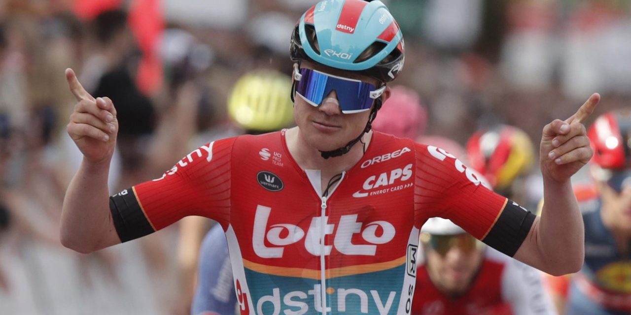 Maxim Van Gils knalt naar winst in GP Kanton Aargau, Thibau Nys valt in de sprint