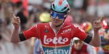 Maxim Van Gils knalt naar winst in GP Kanton Aargau, Thibau Nys valt in de sprint
