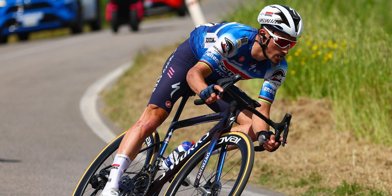 Julian Alaphilippe blijft het proberen in Giro dItalia: De koers is nog lang