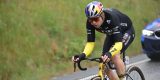 Wout van Aert komt ten val tijdens tweede rit Tour of Norway, maar kan weg vervolgen