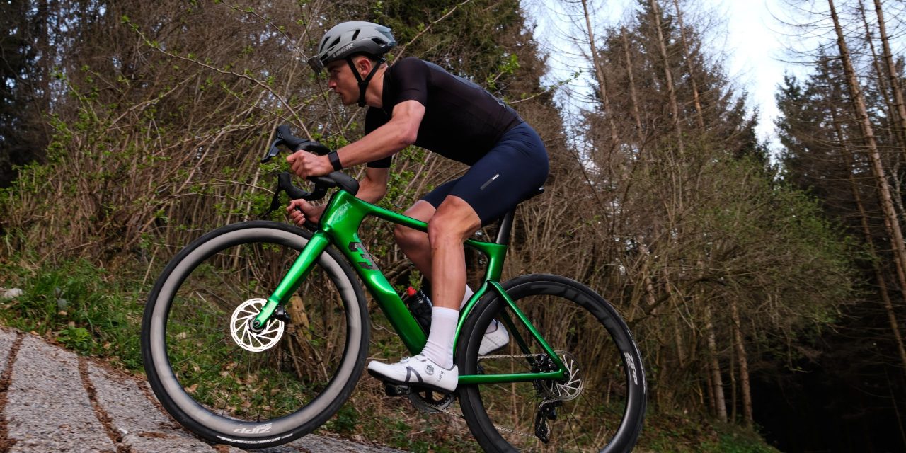 3T presenteert Strada Italia, comfortabele aeroracer
