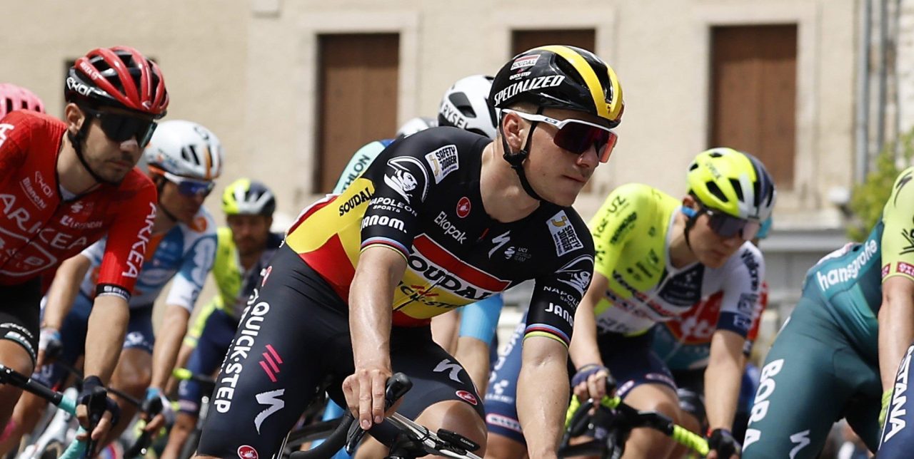 Remco Evenepoel wilde dit keer wel meesprinten: “Maar ik had een leegloper”