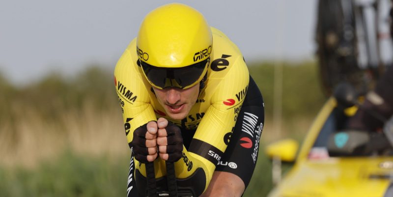 Pech houdt niet op voor Visma: Tim van Dijke valt in kansrijke positie uit in ZLM Tour