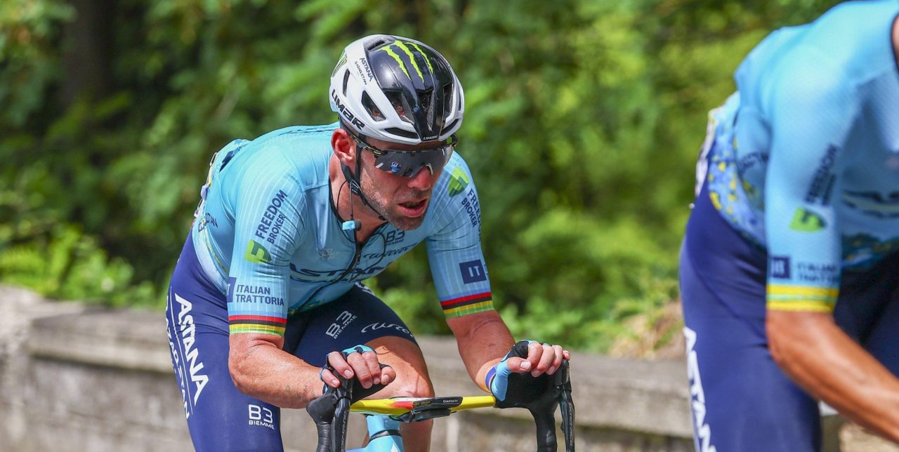 Mark Cavendish ‘erg van streek’ na declassering: “De fout werd ergens anders gemaakt”