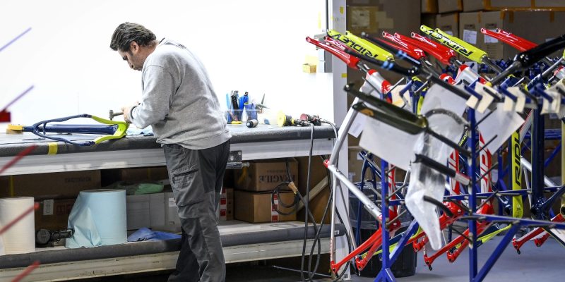 Wielerindustrie krabbelt op na crisis, maar “er zit veel onzekerheid in de markt”