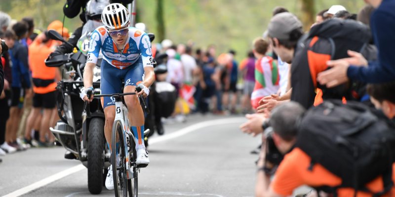 Oscar Onley maakt in Ronde van Zwitserland rentree na derde sleutelbeenbreuk in korte tijd
