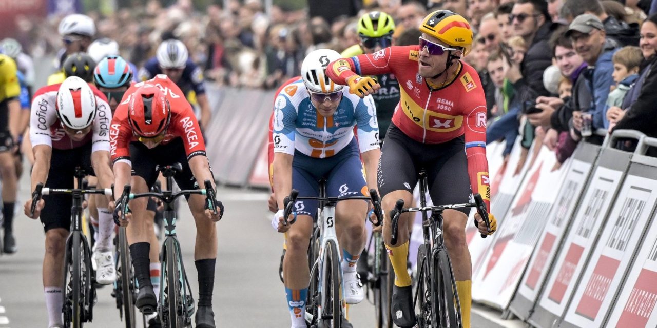Alexander Kristoff verslaat Casper van Uden in Heistse Pijl