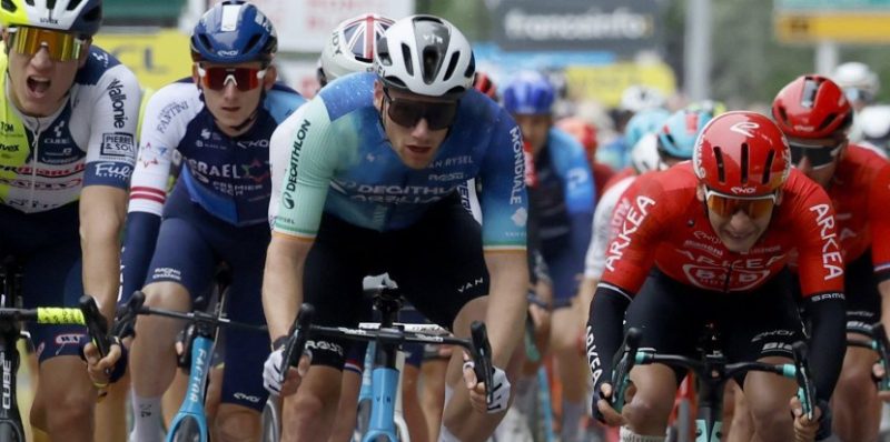 Sam Bennett had de benen niet in eerste sprint Critérium du Dauphiné: “Team in de steek gelaten”