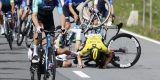 Wilco Kelderman tegen de grond in Zwitserland na ongelukkige val Isaac Del Toro