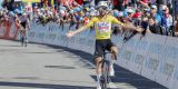 UAE Emirates boven in Zwitserland: Adam Yates zet leiderstrui in de verf na sterk ploegwerk Almeida