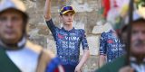 Dit zijn de speciale en aangepaste tenues in de Tour de France 2024