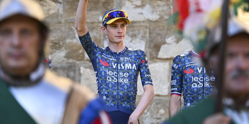 Dit zijn de speciale en aangepaste tenues in de Tour de France 2024