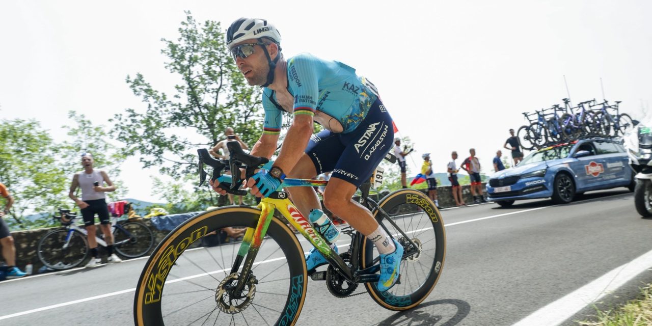 Mark Cavendish na lastige dag: “Als je mijn lichaamsbouw hebt, begin je beter niet meer met koersen”