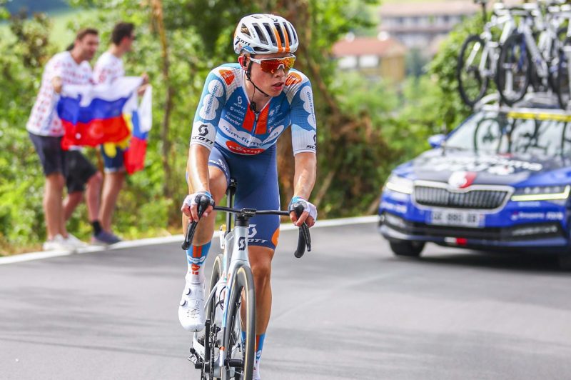 Tour 2024: Frank van den Broek pakt meteen Prijs van de Strijdlust bij debuut