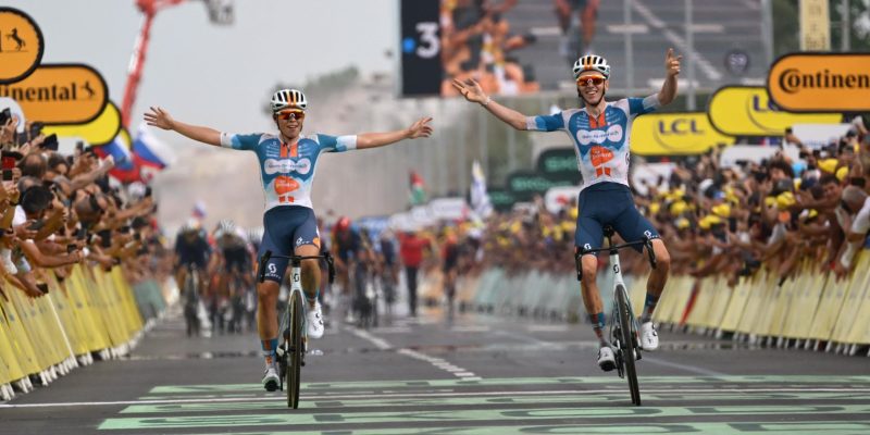 Tour 2024: Romain Bardet stunt met ritwinst en gele trui dankzij Frank van den Broek, Wout van Aert derde