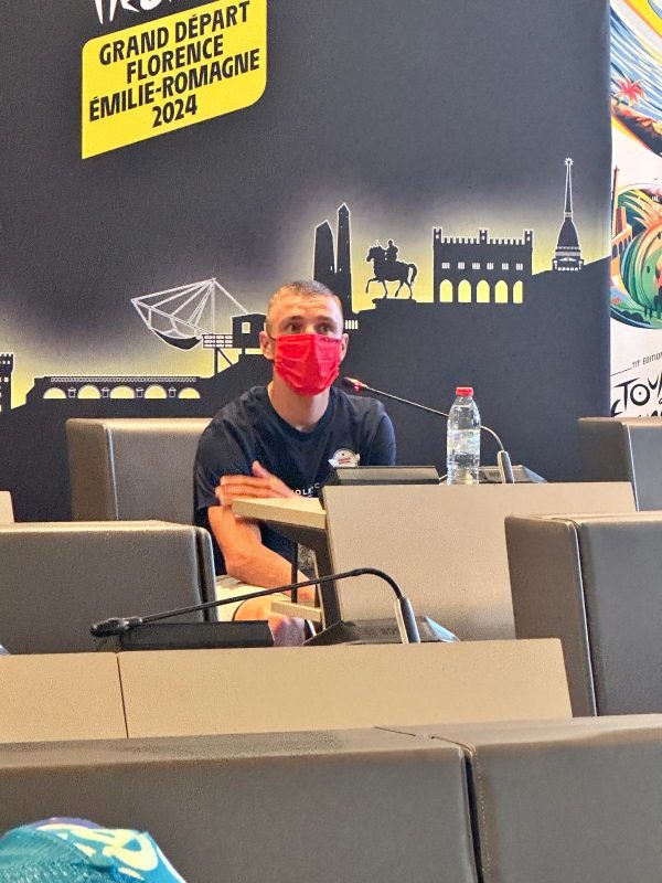 Ook Remco Evenepoel draagt uit voorzorg mondmasker: “Wil niet dat de Tour eindigt zoals de vorige Giro”