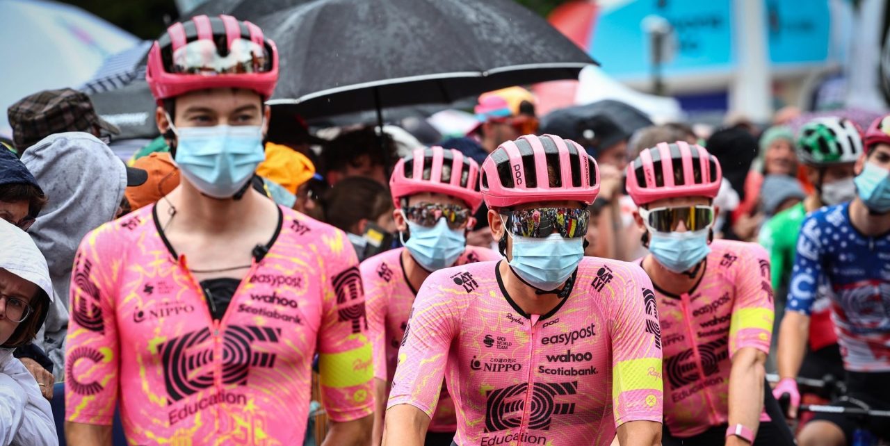Mondkapjes terug in het Tourpeloton: “Verzoek van de dokter”