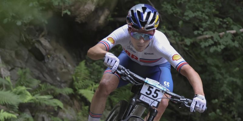 Tom Pidcock wint voor tweede keer goud op EK mountainbike, Pieterse is Europese titel kwijt