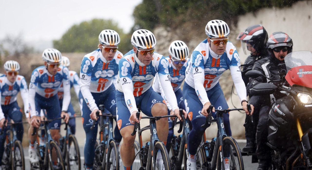 Bram Welten en Julius van den Berg verlengen contract bij Team dsm-firmenich PostNL