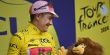 Tour 2024: Tranen in volgwagen EF na behalen gele trui, Aike Visbeek door het dolle heen na zege Girmay