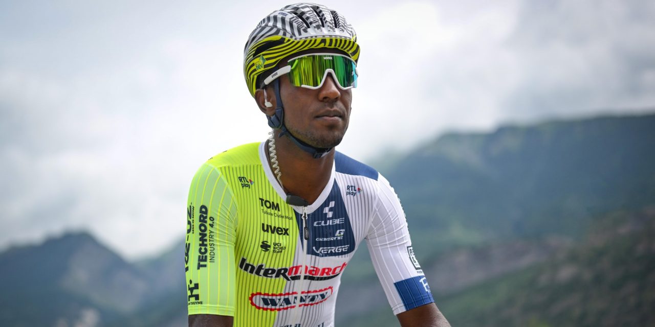 Biniam Girmay pakt groene trui op historische dag: “Mark Cavendish was mijn idool”