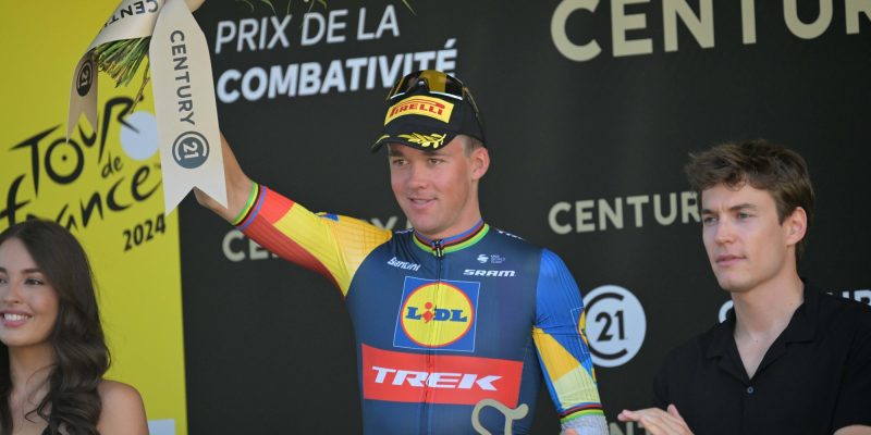Mads Pedersen krijgt tegen wil en dank Prijs van de Strijdlust: “Zou liever even gaan douchen”