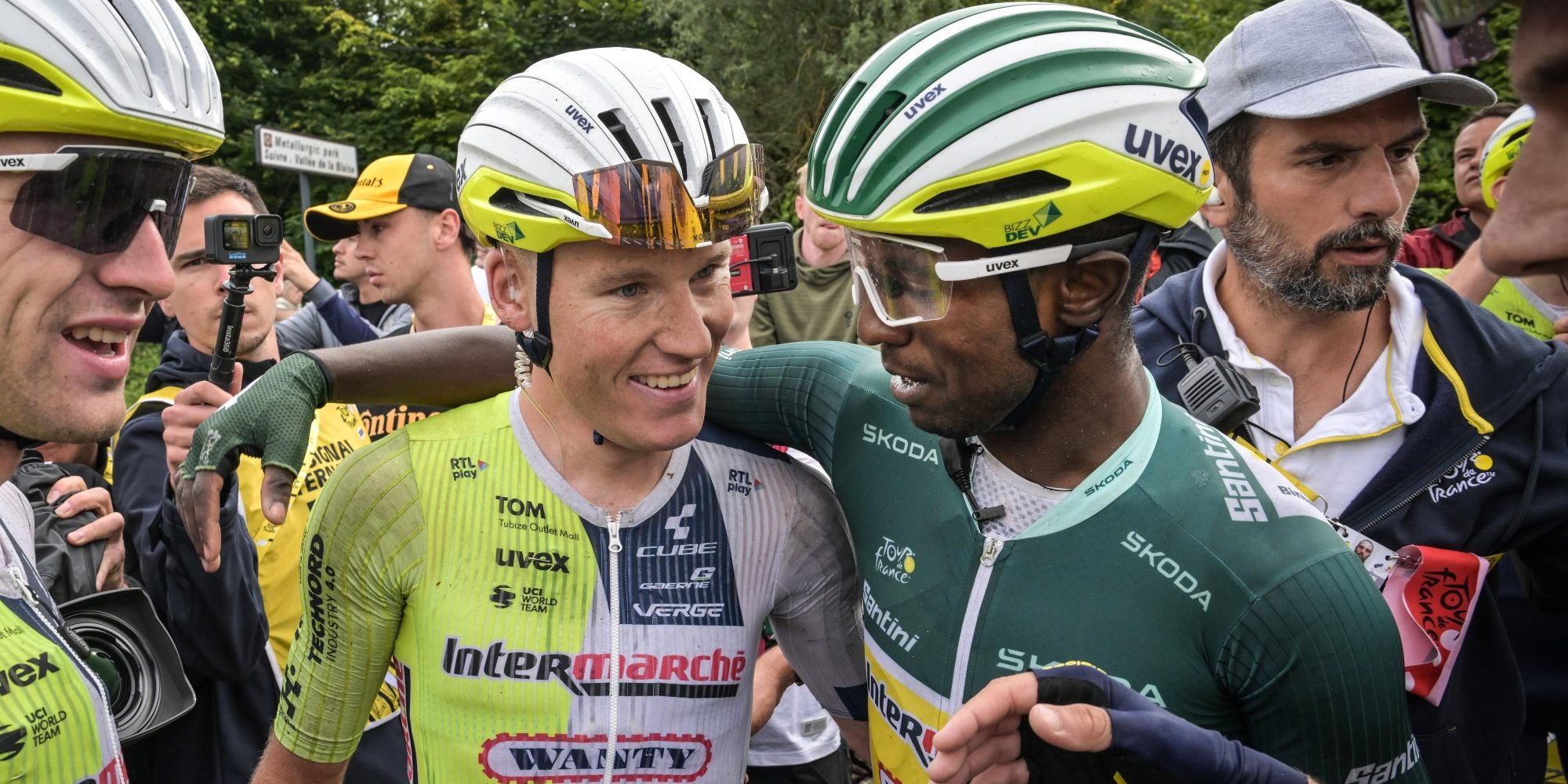 Wielerfans uit Eritrea de straat op na tweede ritzege Biniam Girmay in Tour de France