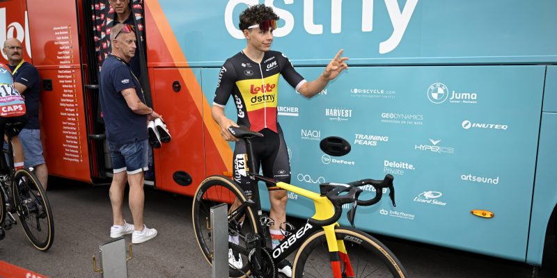 Tour 2024: Arnaud De Lie maakte pijnlijke schuiver in gravelrit