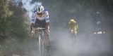 Remco Evenepoel na aanval in gravelrit: “Als iedereen meerijdt, koersen we voor ritzege”