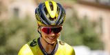 Lieke Nooijen zegeviert na lange solo in Egmont Cycling Race, volledig Nederlands podium
