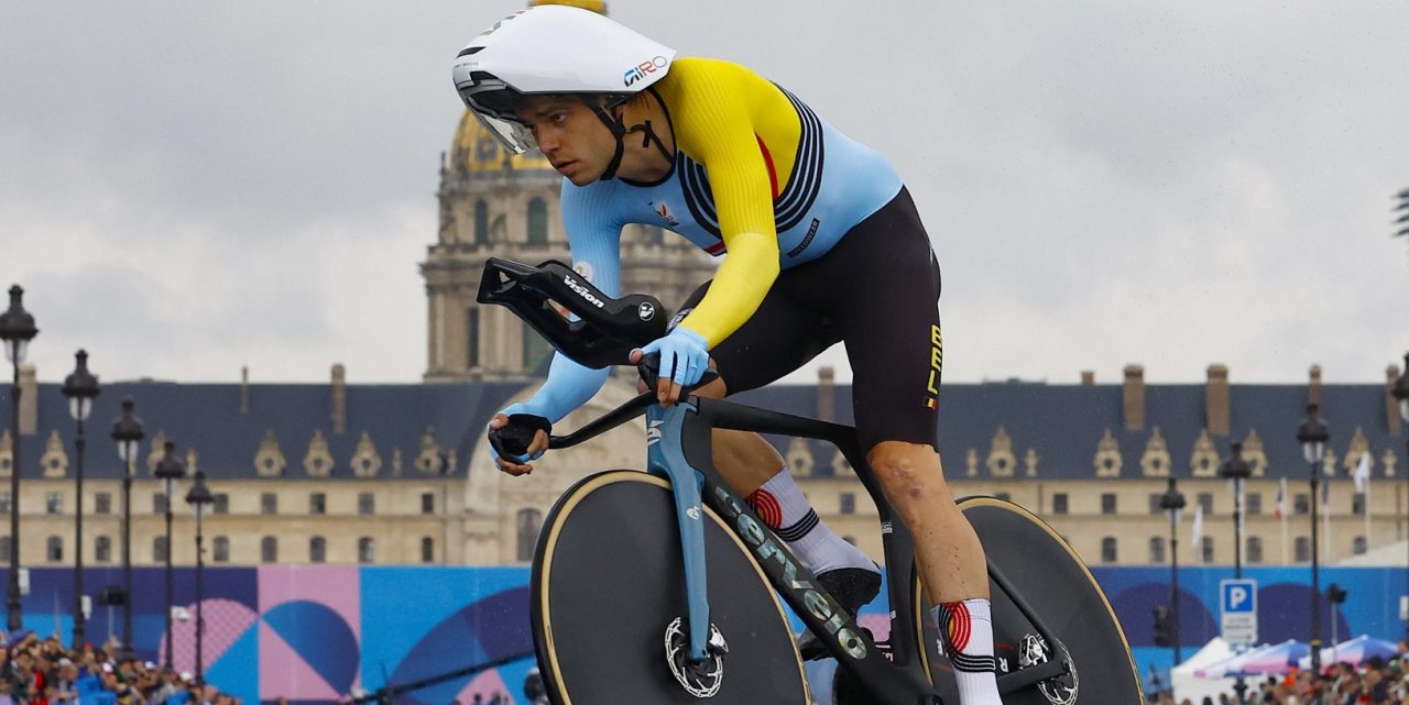 Mathieu Heijboer over twee dichte wielen Wout van Aert: “We moesten iets verzinnen”