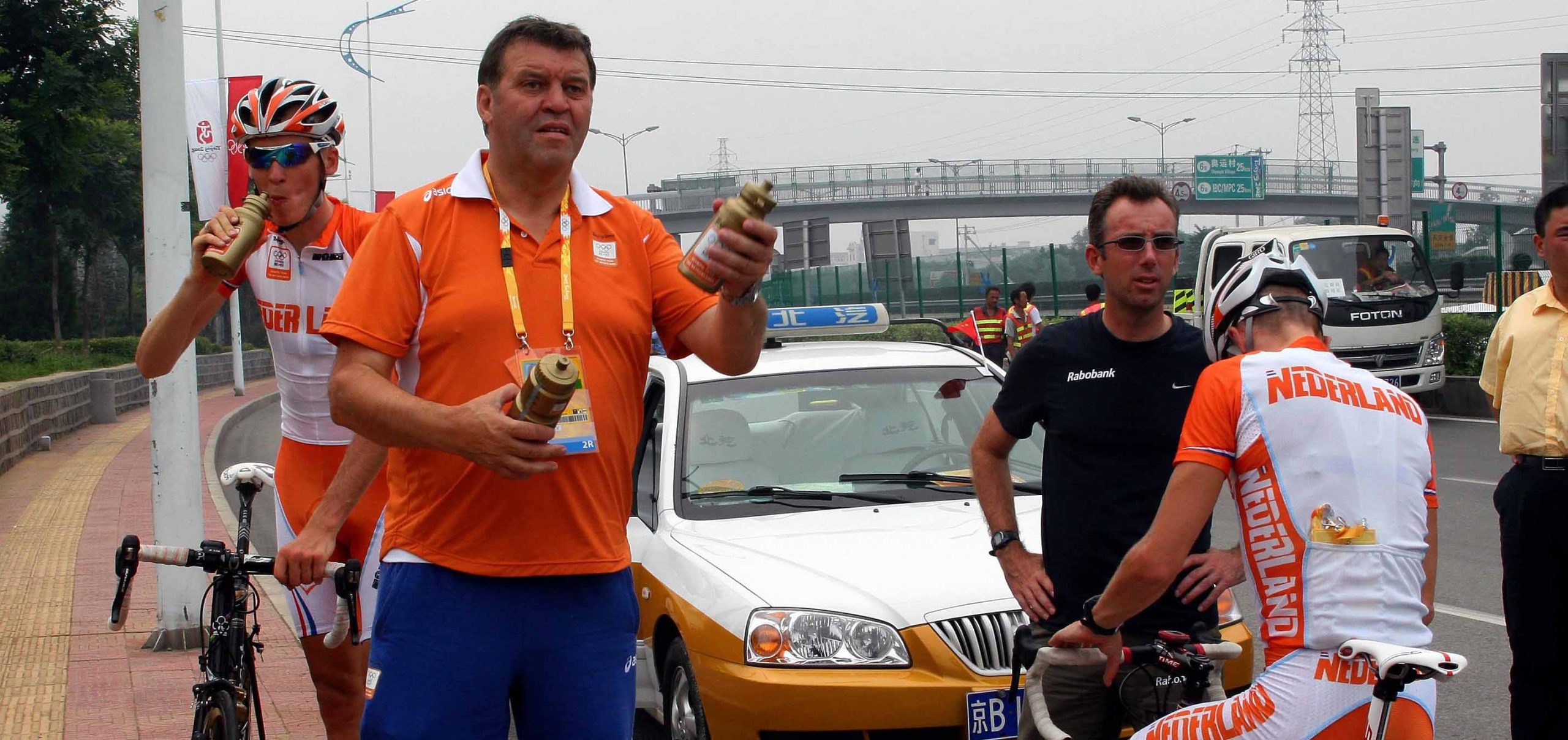 Peking 2008: Onverstaanbare Chinese taxichauffeur als gids van Robert Gesink & co
