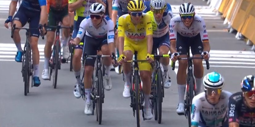 Handgebaartje van Remco Evenepoel naar Ben Healy wekt ergernis: “Pestgedrag”