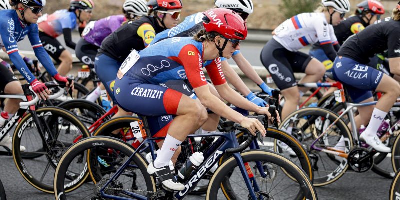 WorldTeam in vrouwenpeloton stopt na dit seizoen: “Door hoge kosten onmogelijk om door te gaan”