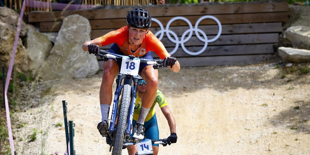 Anne Terpstra verrast op WK mountainbike: “Zag er niet naar uit dat ik op zilver zou landen”