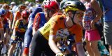 Tour Femmes 2024: Visma | Lease a Bike en Riejanne Markus kijken tevreden terug op eerste ritten