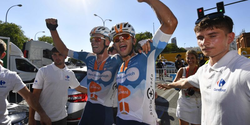 Julius van den Berg ziet dsm-firmenich PostNL nu ook in Vuelta winnen: “Dit is groots”