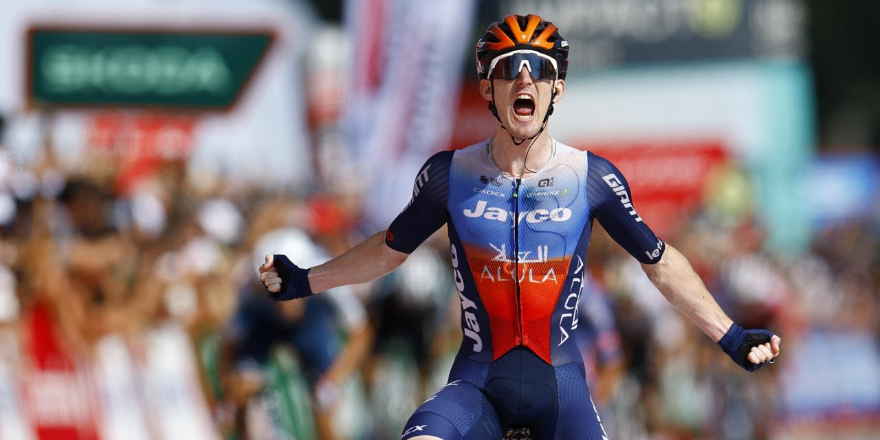 Vuelta 2024: Eddie Dunbar wint vluchtersrit voor Quinten Hermans, Roglic en Mas pakken tijd op O’Connor