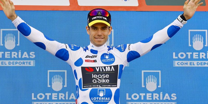 Van Aert behoudt bollentrui na bergrit: “Een beetje een verrassing, voelde me zeker geen goede klimmer”
