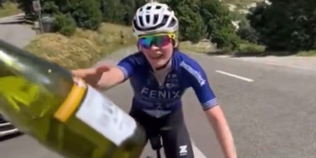 Puck Pieterse kan alweer lachen: ‘aerobullet’ bereidt zich met wijnbidon voor op Tour