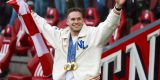 Olympisch kampioen Harrie Lavreysen gehuldigd door voetbalclub PSV