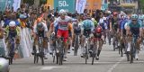 Matteo Malucelli klopt juichende Manuel Peñalver nipt in Tour de Langkawi, Arvid de Kleijn derde