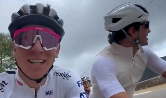 Formule 1-coureur Carlos Sainz fietste met Tadej Pogacar: “Zwaarste training van mijn leven”