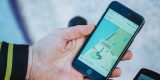 Opgepast! Telefoon op de fiets? Meerdere verzekeraars dekken schade niet meer