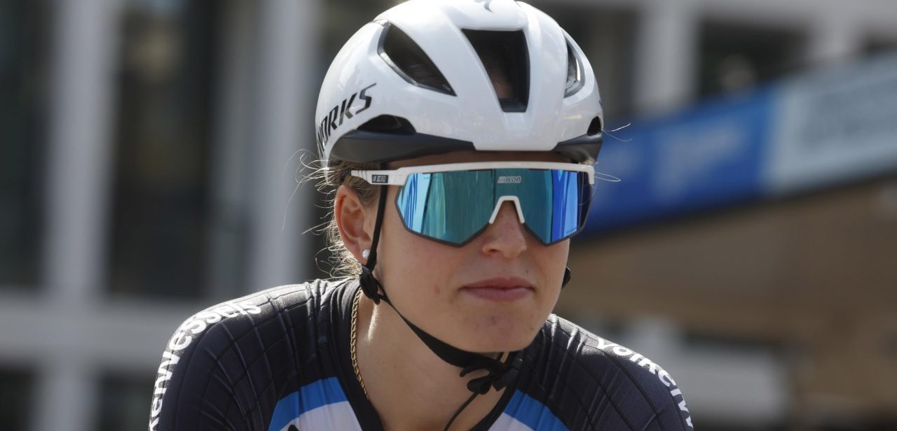 Eline Jansen op podium in A Travers les Hauts de France